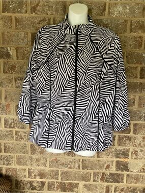 Chico’s Zenergy Zebra Full Zip Jacket Size Chico’s 2 US 12